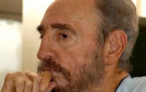 Fidel Castro writes first editorial since surgery