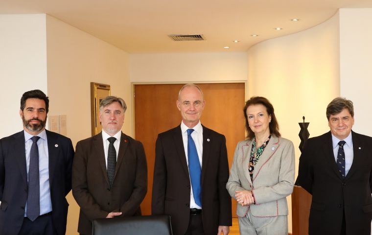 Foreign minister Diana Mondino and Mr. Carbonnier with the Red Cross delegation at the Argentine Foreign ministry in Buenos Aires 