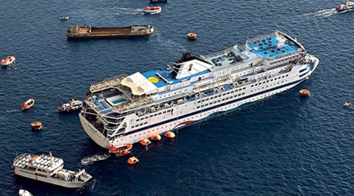 sunk cruise ship santorini