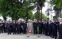 Chilean navy personnel and HMS Protector crew members at the Colonel battle memorial 