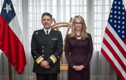 Guard of Honor receives Ambassador Meehan at Punta Arenas Third Naval Zone