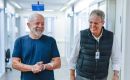 In the video footage posted on social media, Lula appears walking next to brain surgeon Marcos Stavale