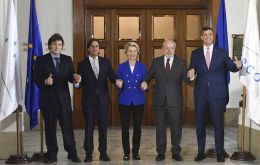 EC President Ursula von del Leyen with Mercosur leaders, Argentina’s Javier Milei; Uruguay’s Luis Lacalle Pou; Lula da Silva, Brazil and Paraguay’s Santiago Peña. 