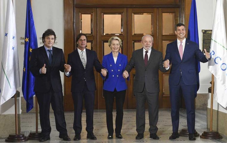 EC President Ursula von del Leyen with Mercosur leaders, Argentina’s Javier Milei; Uruguay’s Luis Lacalle Pou; Lula da Silva, Brazil and Paraguay’s Santiago Peña. 