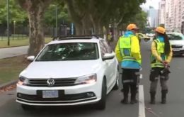 Unaware of the concept of “diplomatic immunity,” the Buenos Aires City Traffic Police threatened to embargo the vehicles if the drivers did not acquiesce to testing