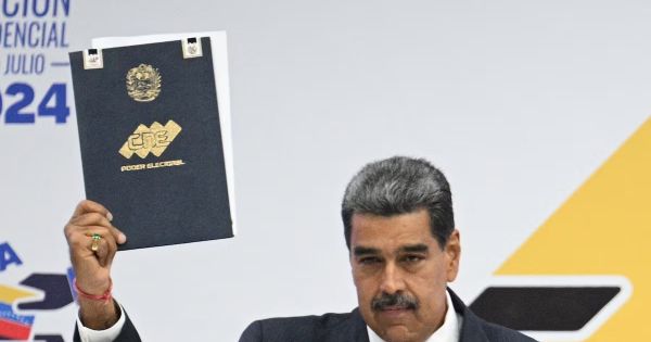 ブラジル大使、マドゥロ大統領就任式に出席 — MercoPress