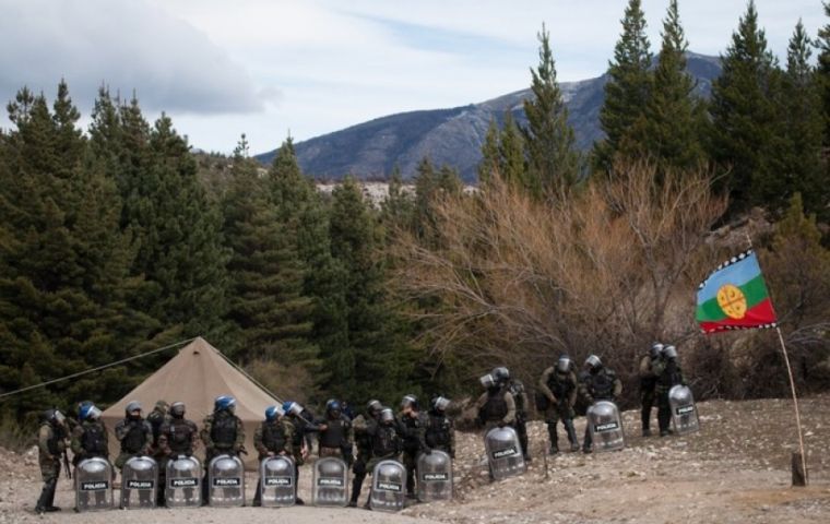 Torres made a distinction between peaceful aboriginal communities and the Mapuche Ancestral Resistance “made up of delinquents who consider themselves natives” to claim benefits