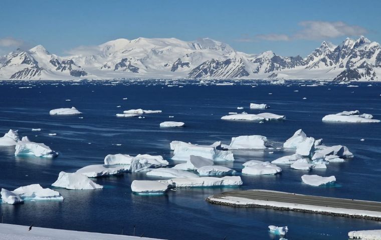  Dive into an amazing Antarctic adventure to one of the most remote and challenging environments on Earth. 