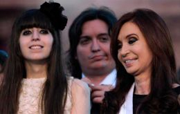 The sanctions also apply to former Planning Minister Julio de Vido, current Congressman Máximo Kirchner, and his sister Florencia Kirchner