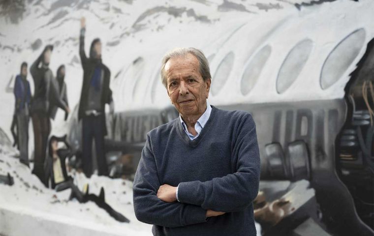 “Of all the survivors of the Andes, he was one of the most emotional,” Bayona said about Fernández Strauch