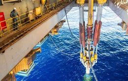 The exploratory well in the Aram block, is located 248 kilometers off the Santos coast, at a water depth of 1,952 meters