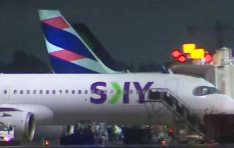 Bomb threat at Santiago airport was a hoax