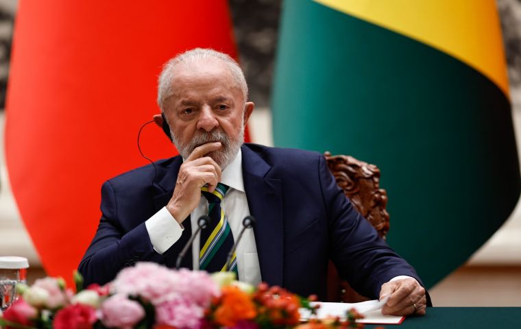 Lula spent the day at the Alvorada Palace after cancelling all of his engagements for the day