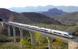 Viana insisted that the railroad was an alternative to the Panama Canal
