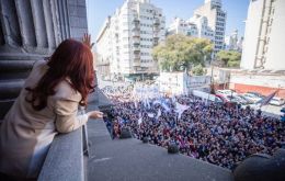 Opportunity snatchers from both ends of the political spectrum launched T-shirts and other items defending either the former president or the judiciary's ruling mandating her imprisonment
