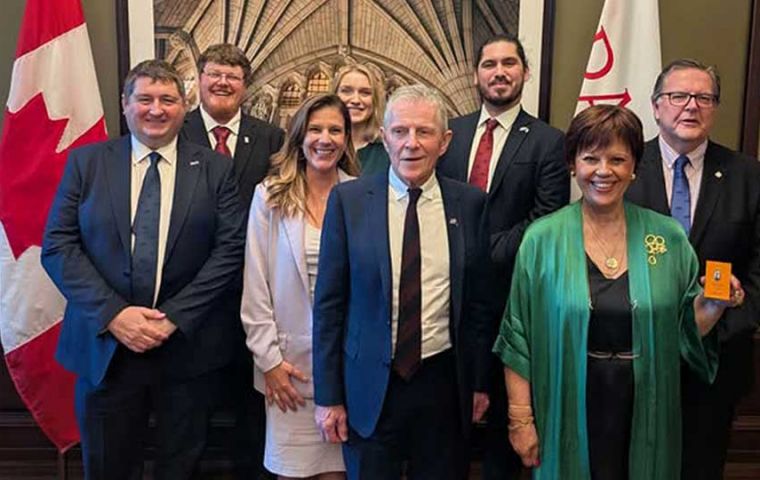 The Falklands delegation with members of the Canadian CPA branch 