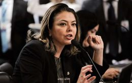 Senator Leila Barros chaired the voting session, given her involvement in pushing for this bill 