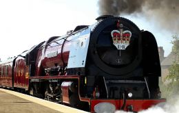 The monarch gave “the fondest of farewells” to the train, which includes a carriage specially created in the 1980s