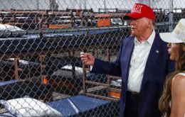 The detention center for undocumented migrants in Florida, “has many police officers in the form of alligators,” said Trump