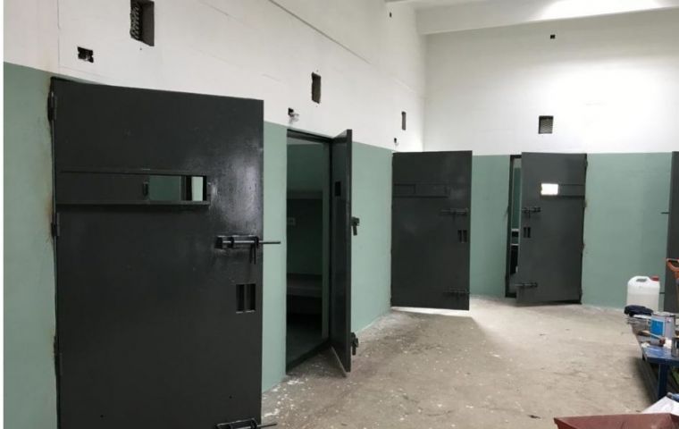 Uruguay’s human rights institution confirmed that it found “violations of the rights of youth,” especially regarding interpersonal violence, prolonged confinement, and inadequate infrastructure