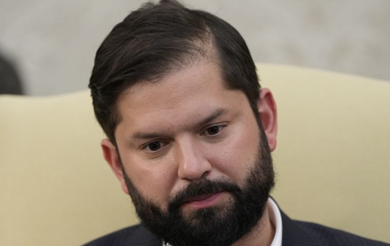 Boric canceled all his engagements after learning of the accident