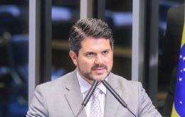 De Moraes allowed Do Val to exceed the 7 pm curfew if necessary to participate in Senate sessions