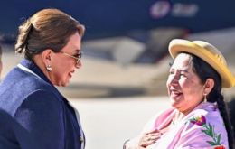 Castro (L) was welcomed by FM Sosa