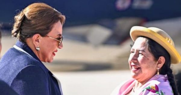 Honduran President lands in Bolivia for Bicentennial Celebrations