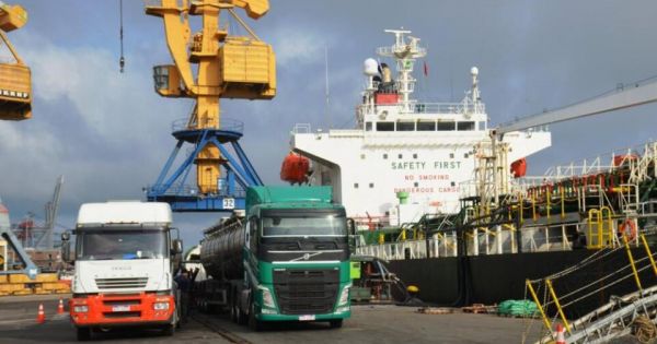 Over 150 trucks stranded in Montevideo due to port delays: transporters report major financial losses