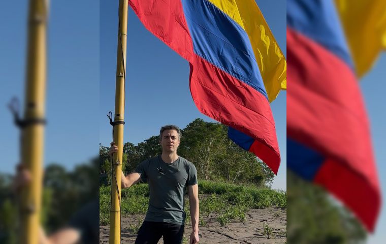 Daniel Quintero, former mayor of Medellín and ally of President Petro, released a video raising the Colombian flag in territory claimed by Peru