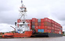 There is a longstanding rivalry between Uruguayan and Argentine ports to handle Paraguayan cargo 