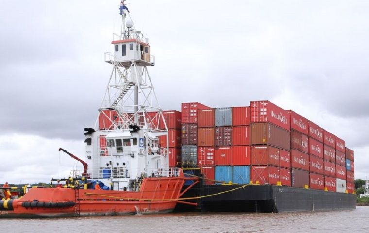 There is a longstanding rivalry between Uruguayan and Argentine ports to handle Paraguayan cargo 