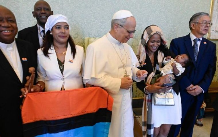 Pope Leo commended “the determination of the Chagossian people, particularly that of the women, in their peaceful struggle for their rights.”   (@Vatican Media)