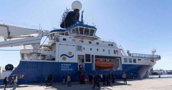 Research vessel Falkor (too) halts Uruguay expedition after technical failure