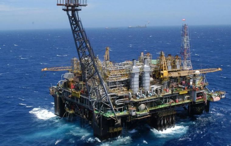 Petrobras, alone or in consortium with other companies, is responsible for 89.78% of the total oil and natural gas produced