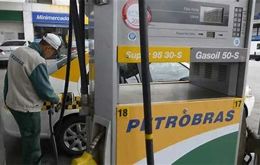 Within the IPCA basket, notable declines came from gasoline (-0.94%) and electricity (-4.21%).