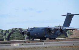 The article also highlighted that the presence of A400M aircraft was not an isolated event and denounced other RAF maneuvers