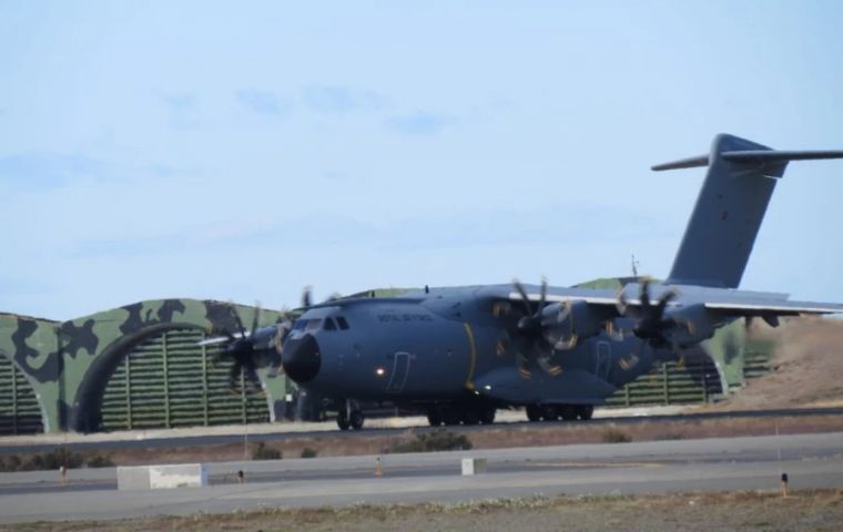 The article also highlighted that the presence of A400M aircraft was not an isolated event and denounced other RAF maneuvers