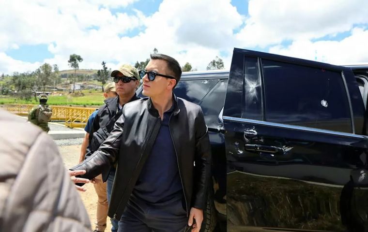 The attack occurred on the 16th day of nationwide protests organized by the Confederation of Indigenous Nationalities of Ecuador (Conaie), following Noboa’s decision to eliminate the diesel subsidy