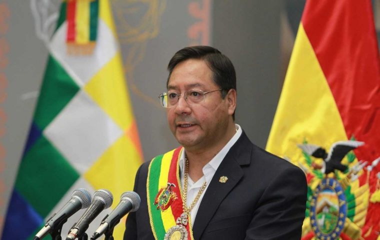 Arce insisted he intends to hand over the presidential sash on Nov. 8