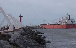 The cargoes were tracked through maritime monitoring platforms, showing consistent routes between Mexico and Cuba.