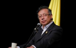 Petro denounced the Republican administration's move as a mafia proposal, questioning the US government's intentions