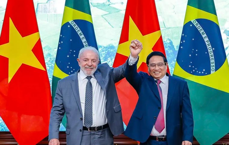 The document was signed in Vietnam during Lula's Southeast tour