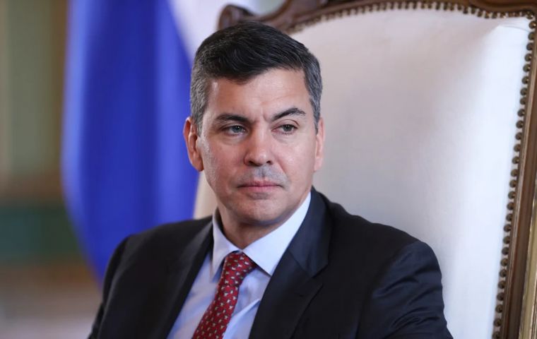 «Я приказал обеспечить высочайший уровень боевой готовности на границе и двигаться вперед с объявлением PCC и Comando Vermelho террористическими организациями», — подчеркнул Пенья.