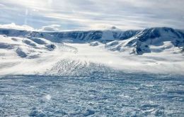 Seismic movements, possibly triggered by ice calving, created waves that reached the Hektoria glacier's fixed ice and fragmented it, the experts believe