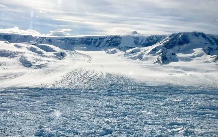 Seismic movements, possibly triggered by ice calving, created waves that reached the Hektoria glacier's fixed ice and fragmented it, the experts believe 