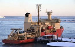 Built in 1992, the Palmer is a 7,600-ton icebreaker capable of breaking 3 feet (1 meter) of ice at 3 knots. It is 308 feet (94 meters) long and has 12,720 horsepower.
