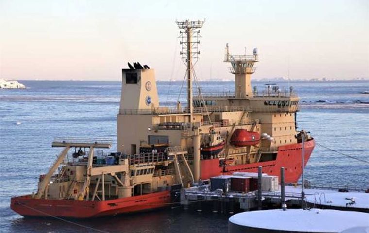  Built in 1992, the Palmer is a 7,600-ton icebreaker capable of breaking 3 feet (1 meter) of ice at 3 knots. It is 308 feet (94 meters) long and has 12,720 horsepower.