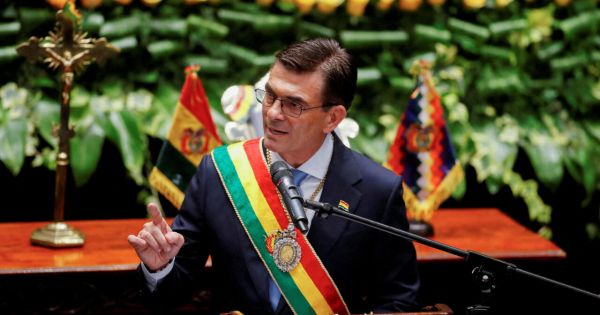 Bolívia em Choque: Rodrigo Paz Assume a Presidência em Meio à Crise!