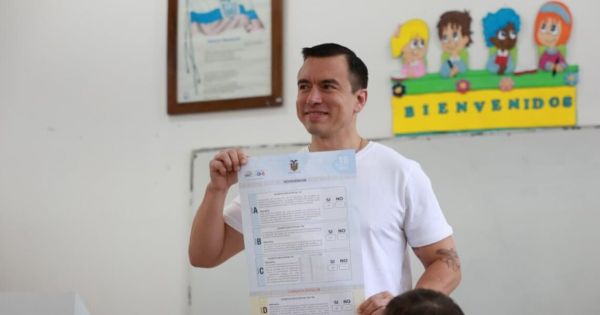 “Nays” deliver heavy blow to Ecuador's president